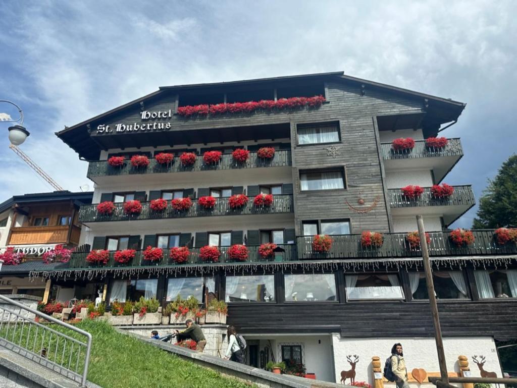 圣胡贝图斯加尼酒店 Madonna 外观 照片